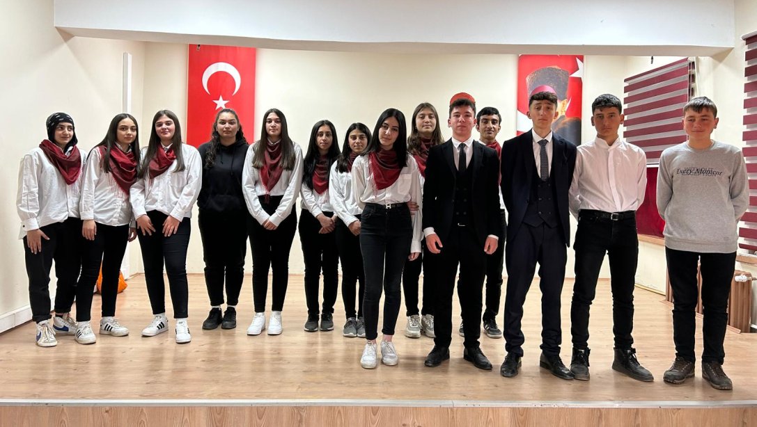 12 Mart İstikal Marşı'nın Kabulü ve Mehmet Akif Ersoy'u Anma Günü Programı İlçemiz Şehit Osman Gazi Altınoluk İlk-Ortaokulu Çok Amaçlı Salonunda Yapıldı